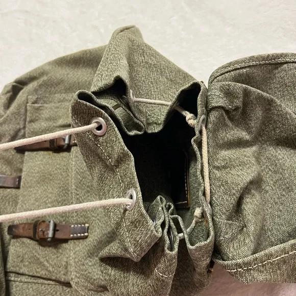 Swiss army inspired back pack leather accents - Picture 8 of 8